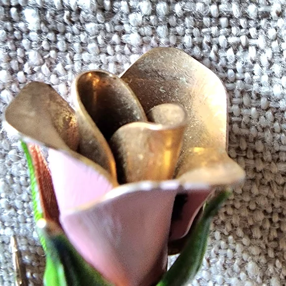 Vintage Giovanni Pink & Green Enamel Rose Stem Leaf Brooch. Gold tone. - Picture 2 of 5